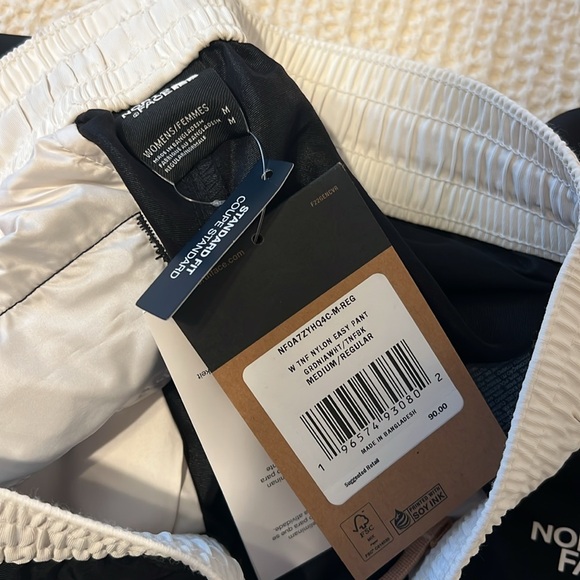 Brand new with tags The North Face Nylon pants. - Picture 4 of 7